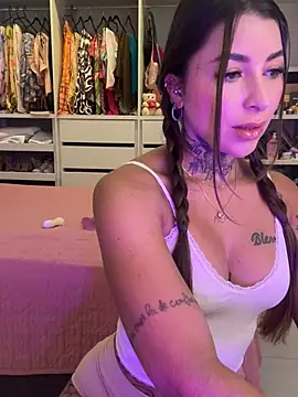 Snapshot of thauanydemontie chatting on 26, 5, 2026 thauanydemontie online show from 26, 5, 2026