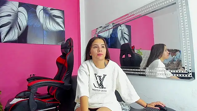 MiaAndTeylor online show from 1, 12, 2025