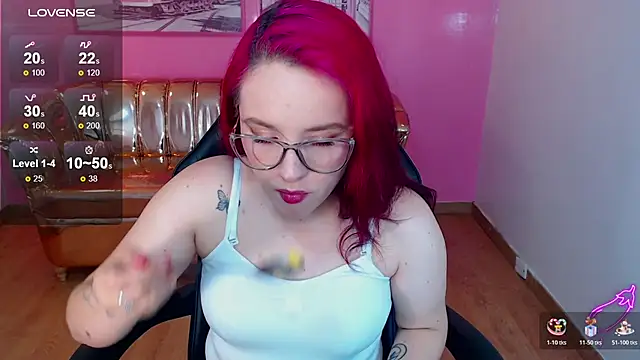 Snapshot of holly_t_ chatting on 19, 11, 2025 holly t online show from 19, 11, 2025