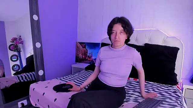 Snapshot of CoralAndOcean_ chatting on 28, 11, 2025 CoralAndOcean online show from 28, 11, 2025