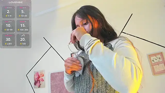 Julieta Lein  online show from 4, 12, 2025