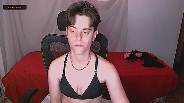 Snapshot of yuyitohairy chatting on 2, 12, 2025 yuyitohairy online show from 2, 12, 2025