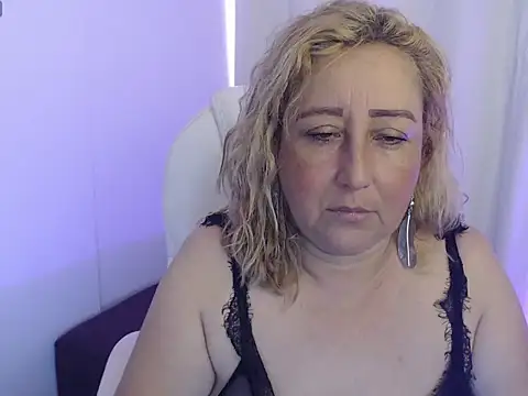 Snapshot of Perla_2026 chatting on 20, 11, 2025 Perla 2026 online show from 20, 11, 2025