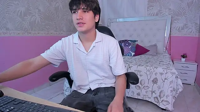 Snapshot of JakeSummer_ chatting on 25, 11, 2025 JakeSummer online show from 25, 11, 2025