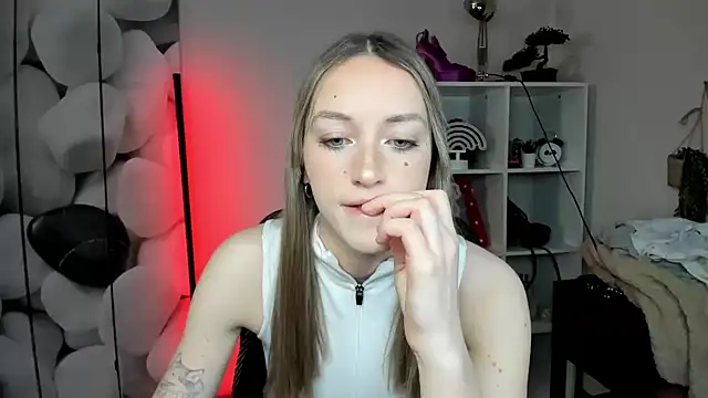 Snapshot of EvelynBlond chatting on 16, 1, 2026 EvelynBlond online show from 16, 1, 2026