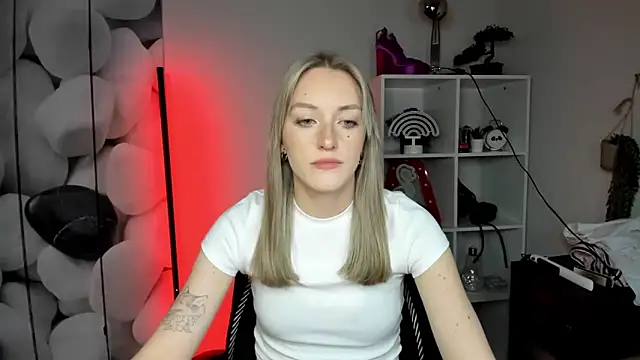 Snapshot of EvelynBlond chatting on 19, 1, 2026 EvelynBlond online show from 19, 1, 2026