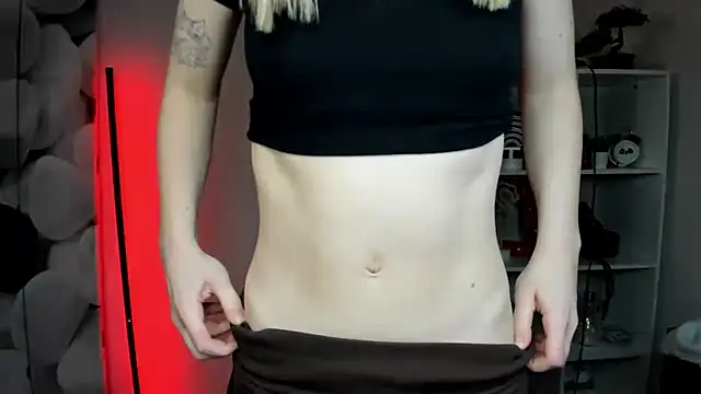 Snapshot of EvelynBlond chatting on 10, 2, 2026 EvelynBlond online show from 10, 2, 2026