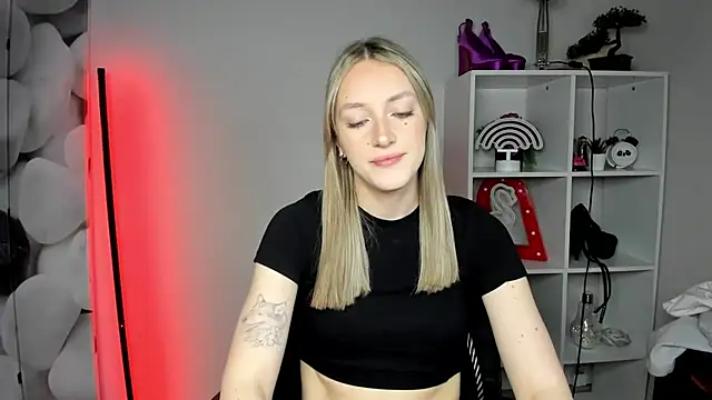 Snapshot of EvelynBlond chatting on 16, 2, 2026 EvelynBlond online show from 16, 2, 2026