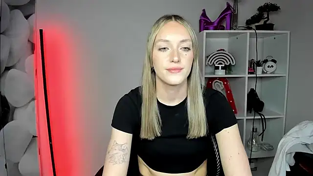 Snapshot of EvelynBlond chatting on 16, 2, 2026 EvelynBlond online show from 16, 2, 2026