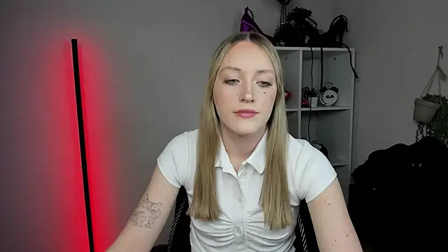 EvelynBlond online show from 15, 4, 2026