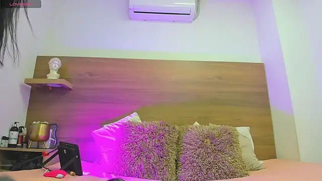 Snapshot of emilyrousee01 chatting on 8, 1, 2026 emilyrousee01 online show from 8, 1, 2026