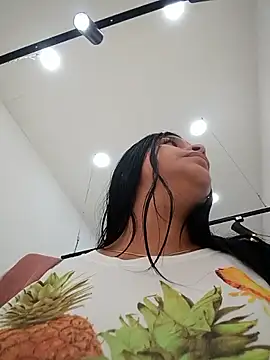 Layla-daring online show from 3, 3, 2026