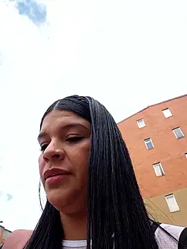 Layla-daring online show from 16, 4, 2026