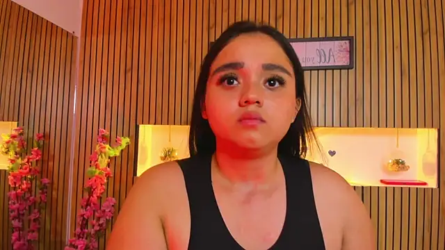 Snapshot of SaraLondon13 chatting on 20, 11, 2025 SaraLondon13 online show from 20, 11, 2025