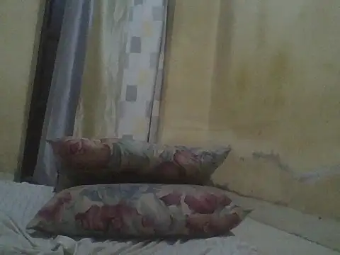 Snapshot of UsTwo_ chatting on 21, 11, 2025 UsTwo online show from 21, 11, 2025