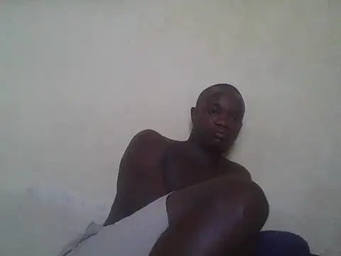 Snapshot of UsTwo_ chatting on 28, 11, 2025 UsTwo online show from 28, 11, 2025