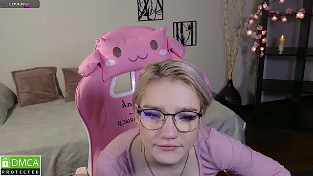 Snapshot of Megan_Lora chatting on 21, 11, 2025 Megan Lora online show from 21, 11, 2025