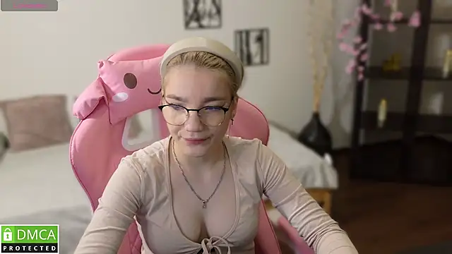 Snapshot of Megan_Lora chatting on 26, 11, 2025 Megan Lora online show from 26, 11, 2025