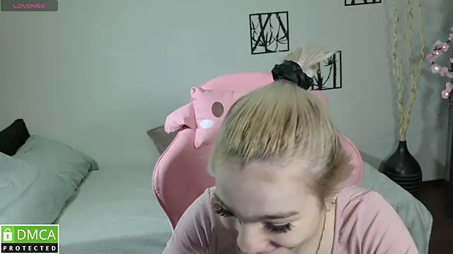 Megan Lora online show from 14, 1, 2026