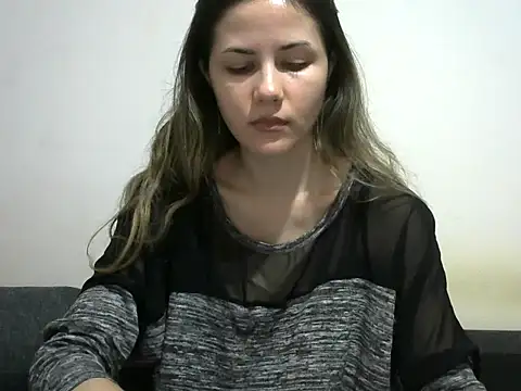 Snapshot of Erii18 chatting on 28, 11, 2025 Erii18 online show from 28, 11, 2025