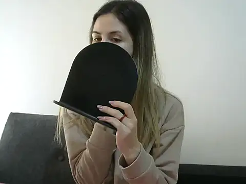 Snapshot of Erii18 chatting on 1, 12, 2025 Erii18 online show from 1, 12, 2025