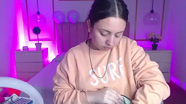 Alice Sinclair  online show from 25, 11, 2025