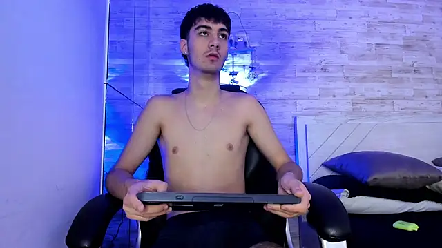 Snapshot of Emir_Ozan_ chatting on 3, 12, 2025 Emir Ozan online show from 3, 12, 2025