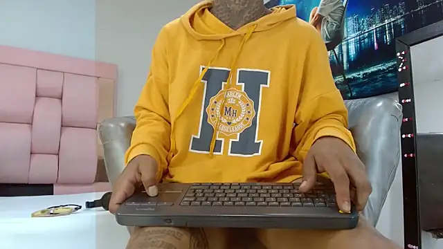 Hot Latino x online show from 1, 4, 2026