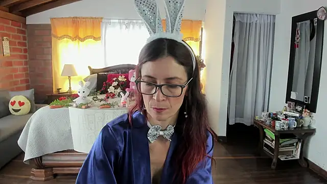 Charlotte-Willson online show from 5, 4, 2026