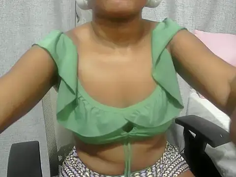 Snapshot of Cherrydollx chatting on 12, 4, 2026 Cherrydollx online show from 12, 4, 2026