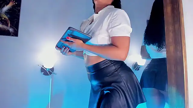 Cami Ortiiz online show from 27, 11, 2025