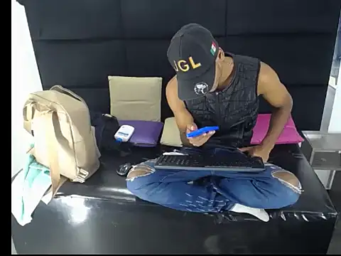 Straight latinX online show from 29, 11, 2025