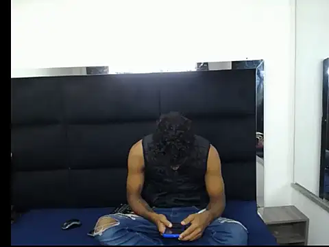 Straight latinX online show from 2, 12, 2025