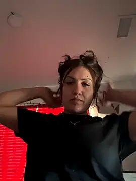 Snapshot of juicyonjuicy chatting on 15, 12, 2025 juicyonjuicy online show from 15, 12, 2025