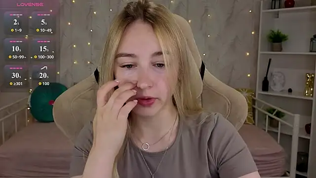 Snapshot of Shy_Polly chatting on 23, 7, 2026 Shy Polly online show from 23, 7, 2026