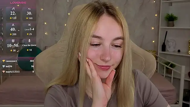 Snapshot of Shy_Polly chatting on 23, 7, 2026 Shy Polly online show from 23, 7, 2026