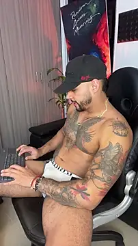 Snapshot of NikoHank chatting on 19, 12, 2025 NikoHank online show from 19, 12, 2025