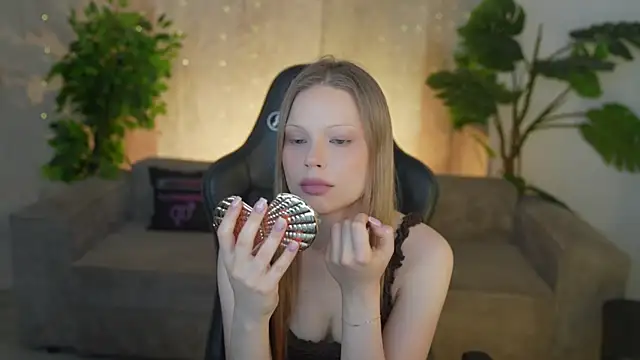 Charlotte Dreams online show from 27, 6, 2026