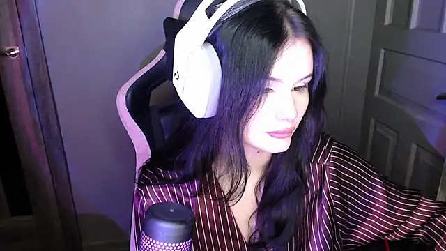 Snapshot of Moon_raven chatting on 16, 12, 2025 Moon raven online show from 16, 12, 2025