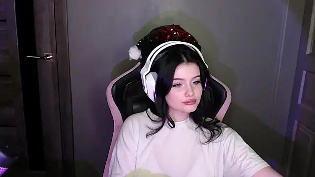 Snapshot of Moon_raven chatting on 8, 1, 2026 Moon raven online show from 8, 1, 2026