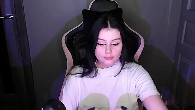 Snapshot of Moon_raven chatting on 16, 2, 2026 Moon raven online show from 16, 2, 2026