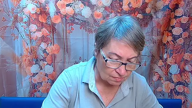 Snapshot of OlgaLuck chatting on 1, 12, 2025 OlgaLuck online show from 1, 12, 2025