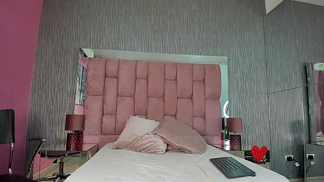 Snapshot of Fernanda_Thail chatting on 4, 12, 2025 Fernanda Thail online show from 4, 12, 2025