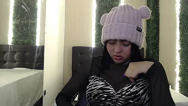 Snapshot of mia_violet8 chatting on 27, 11, 2025 mia violet8 online show from 27, 11, 2025