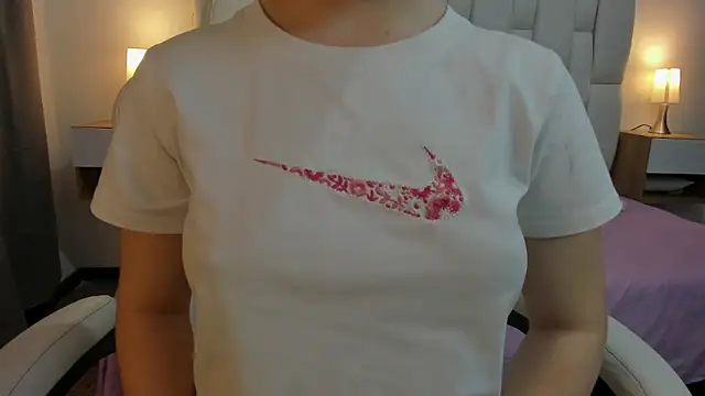 mask red girl online show from 10, 3, 2026