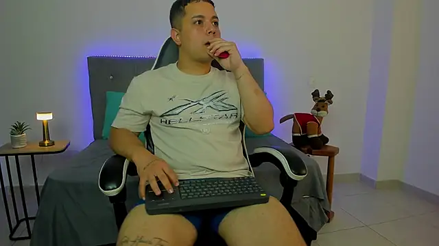 Snapshot of bry_hill chatting on 27, 11, 2025 bry hill online show from 27, 11, 2025