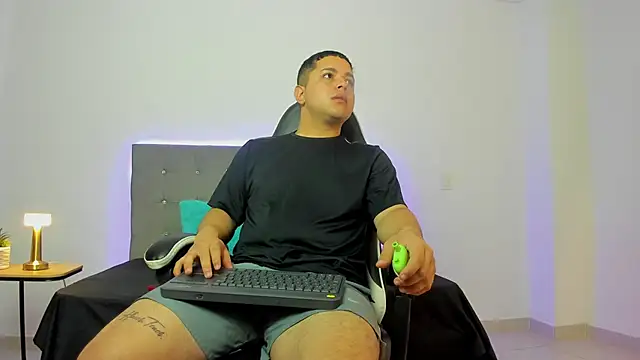 Snapshot of bry_hill chatting on 2, 12, 2025 bry hill online show from 2, 12, 2025