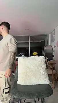 Snapshot of Valenthino_Salvatore chatting on 2, 2, 2026 Valenthino Salvatore online show from 2, 2, 2026