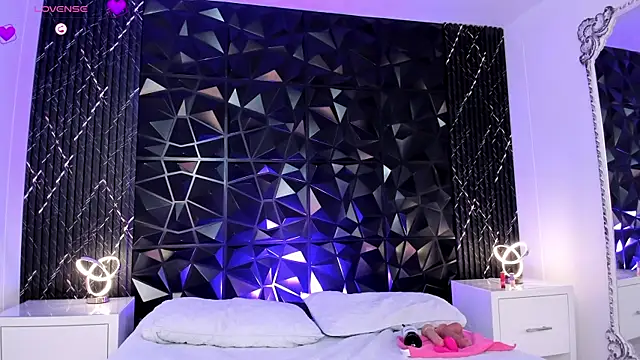 BritneyCortz  online show from 16, 4, 2026