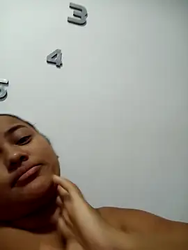 Snapshot of Luna-Morales chatting on 5, 12, 2025 Luna-Morales online show from 5, 12, 2025